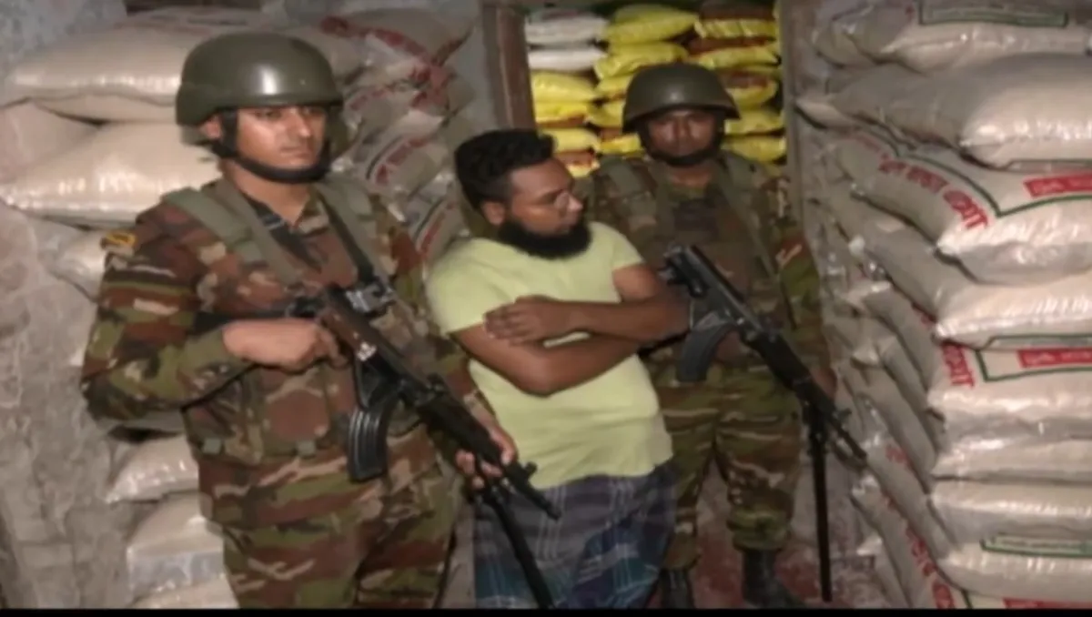 রাজধানীর গ্যান্ডারিয়া ও শ্যামপুরে খাদ্যগুদামে অভিযান, ২৬ টন আটা ও ১৬ টন চাল জব্দ