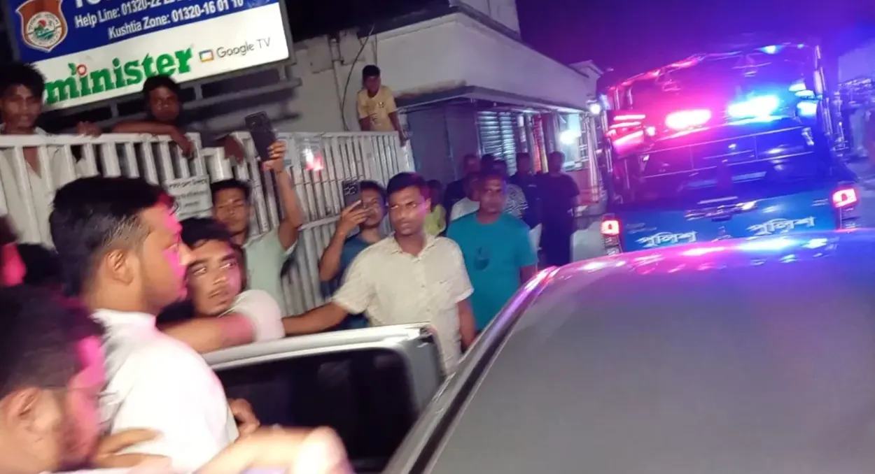 কুষ্টিয়ার ছেঁউড়িয়ায় লালন মাজার প্রাঙ্গণে এনসিপি নেতার ওপর হামলা ও গাড়ি ভাঙচুর