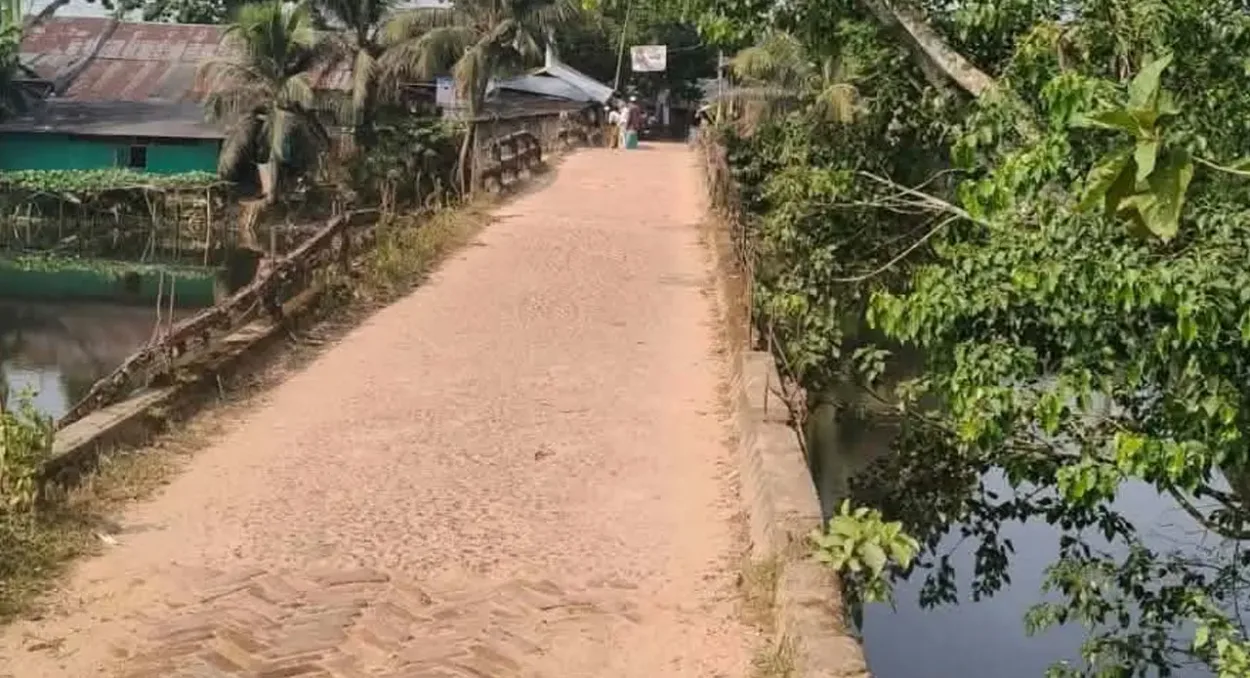 লংগদুতে জরাজীর্ণ সেতু পার হওয়ার সময় পানিতে ডুবে প্রথম শ্রেণির শিক্ষার্থীর মৃত্যু