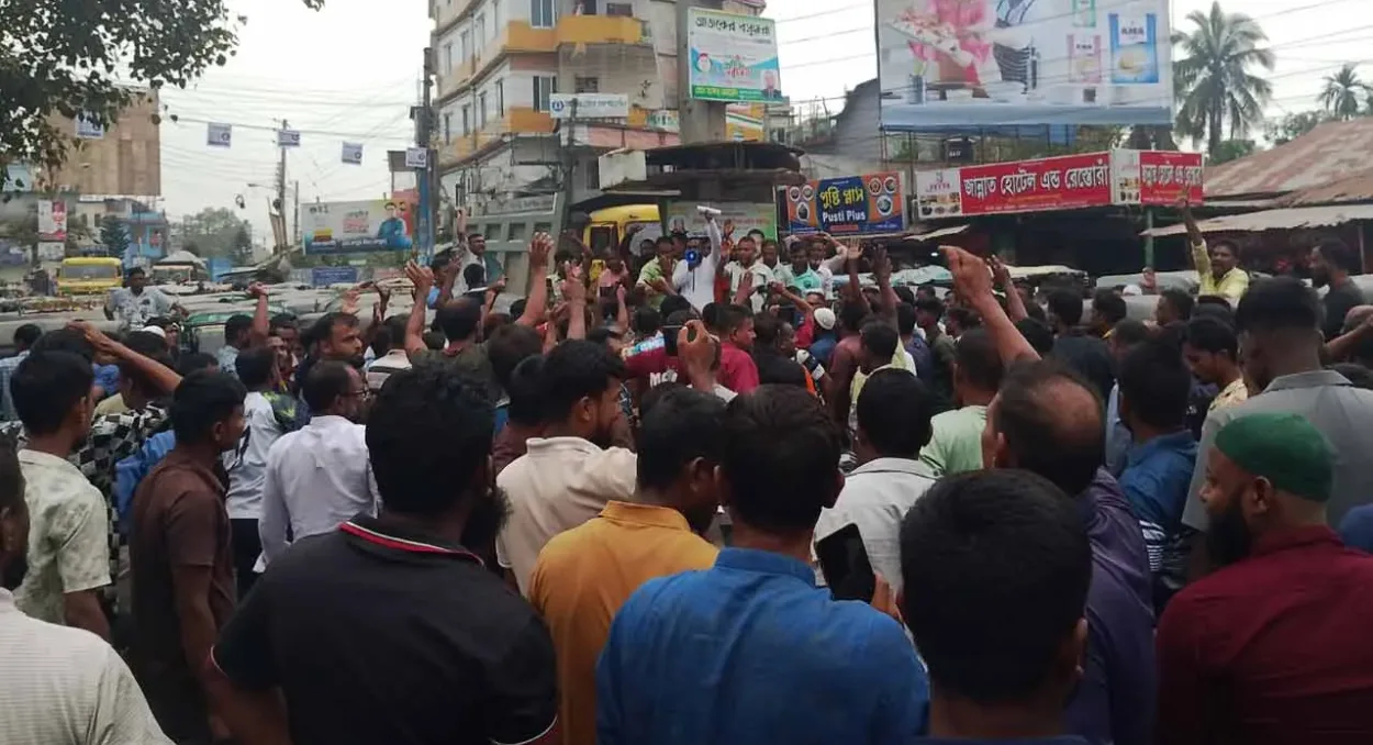 কুড়িগ্রামে সিএনজি চলাচলের অনুমতির দাবিতে সড়ক অবরোধ