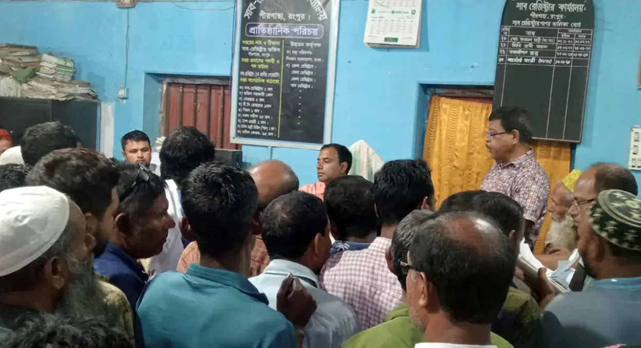 পীরগাছা সাব-রেজিস্ট্রার অফিসে রাতের আঁধারে ঘুষের বিনিময়ে দলিল নিবন্ধনের রমরমা বাণিজ্য