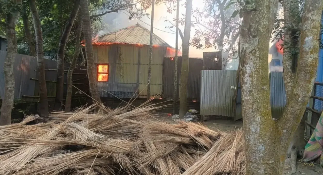 রাজবাড়ীতে কলেজছাত্র রোহান হত্যায় ৩ জন গ্রেপ্তার, বিচারের দাবিতে বাড়িতে আগুন ও ভাঙচুর