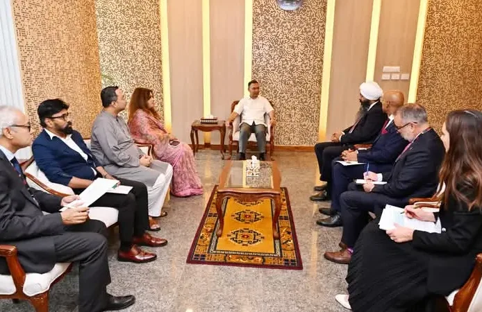 বাংলাদেশ-কানাডা সহযোগিতা বাড়াতে প্রধানমন্ত্রীর সঙ্গে প্রতিমন্ত্রীর বৈঠক