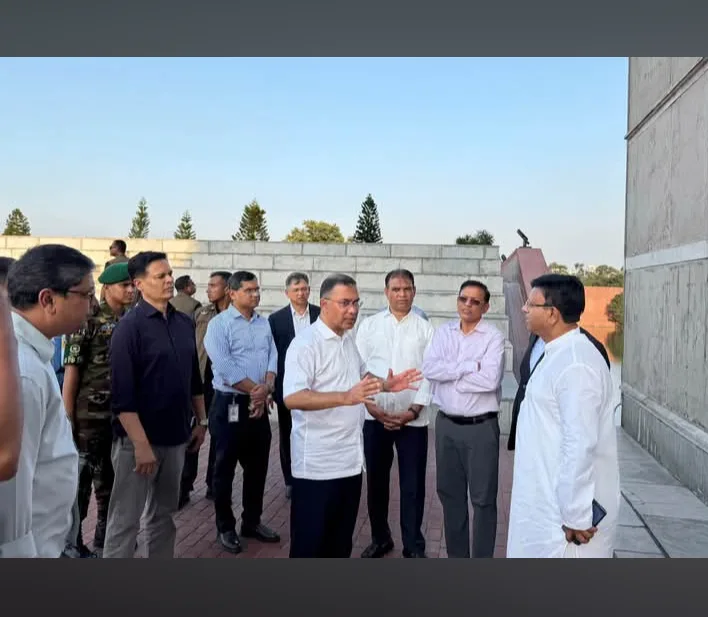 জাতীয় সংসদ ভবন প্রাঙ্গণ পরিদর্শনে প্রধানমন্ত্রী, পরিচ্ছন্নতা ও সংস্কারের নির্দেশ