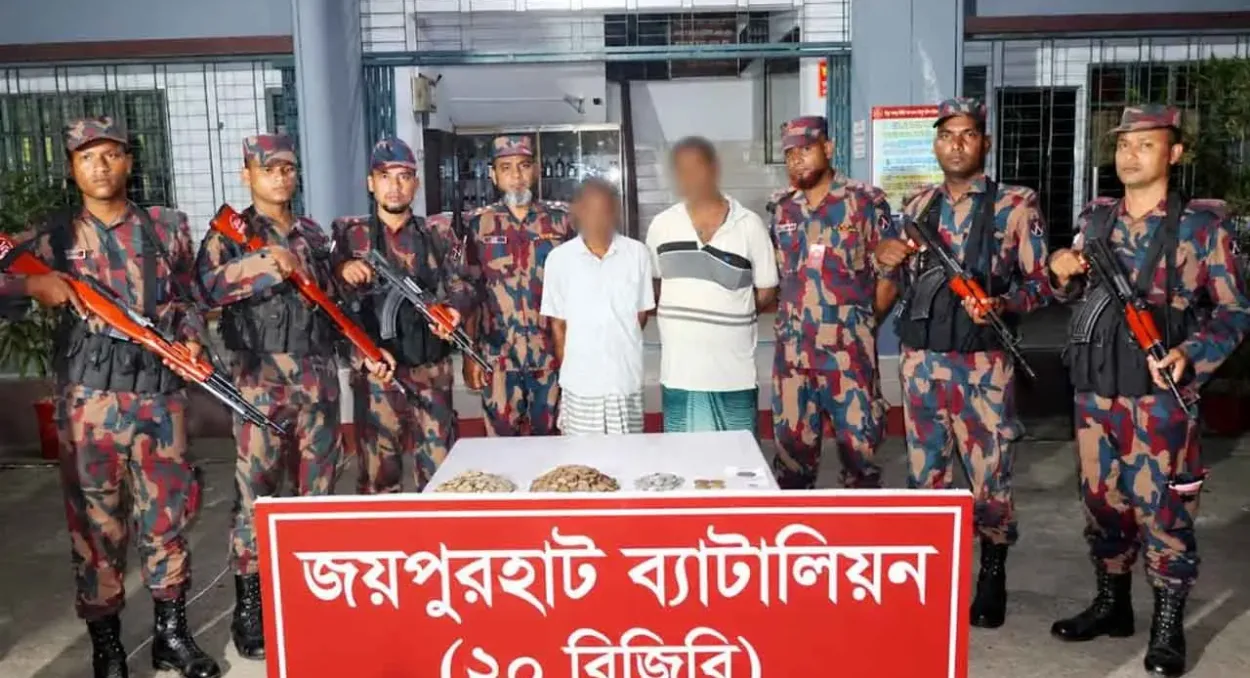 নওগাঁয় বিজিবির অভিযানে পৌনে তিন কোটি টাকার পুরোনো বিদেশি কয়েনসহ দুজন আটক