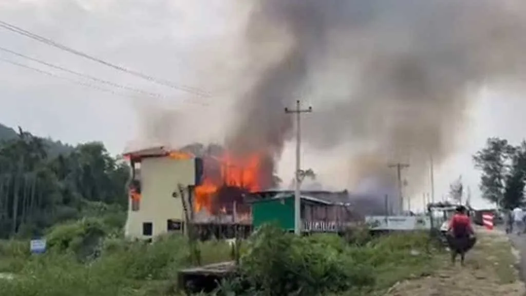 কক্সবাজারের ইনানীতে রিসোর্টে ভয়াবহ আগুন, প্রাণ গেল পাঁচ জনের