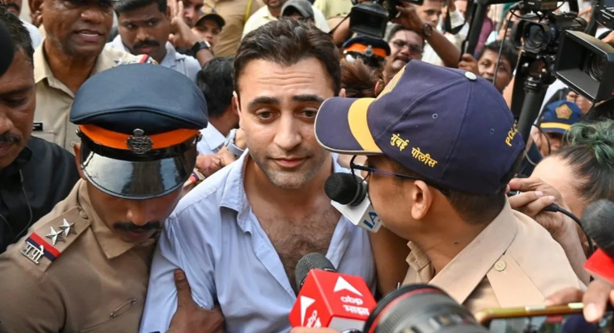 বলিউড অভিনেতা ইমরান খানের ওপর আইনি খাড়া, ওসিআই কার্ড বাতিলের নোটিশ দিল এফআরআরও