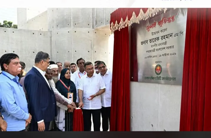 শহীদ পরিবারের সদস্যদের সঙ্গে নিয়ে ‘জুলাই স্মৃতিস্তম্ভ’ উদ্বোধন করলেন প্রধানমন্ত্রী