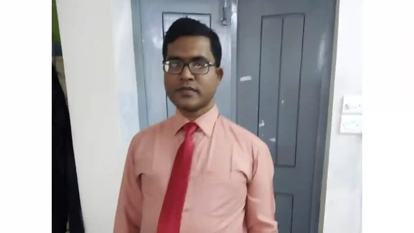 ভেদরগঞ্জে হোটেলকক্ষে শিক্ষকের মরদেহ, স্ত্রীকে ফোনে ২০ হাজার টাকা দাবি ও হুমকি