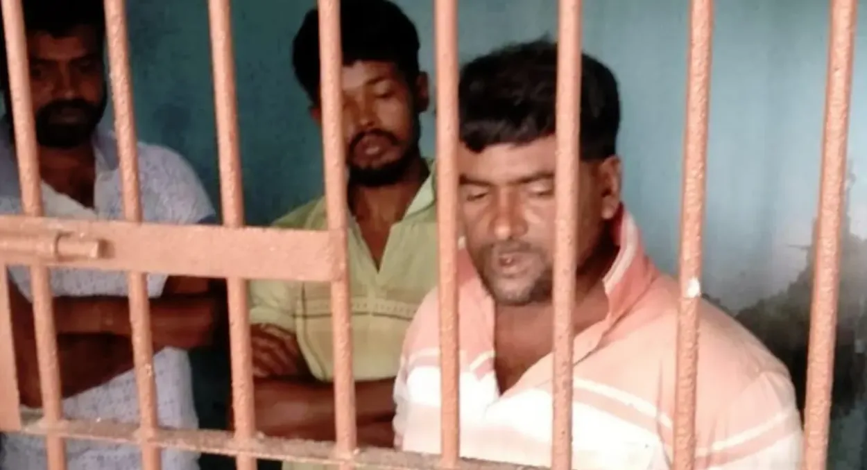 তেরখাদায় প্রাথমিক বিদ্যালয়ের পরিত্যক্ত ভবনে নারী গণধর্ষণের শিকার আটক তিন