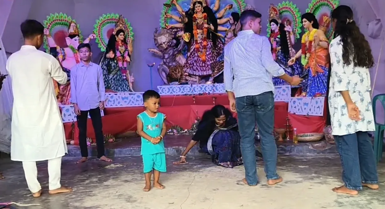 লালমনিরহাটে দুই শ বছরের পুরোনো একই উঠানে মসজিদ ও মন্দিরের সহাবস্থান