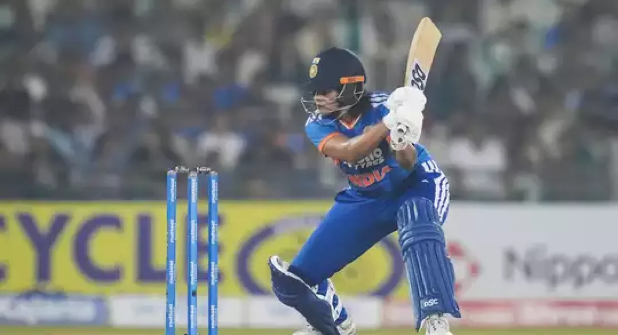 জিম্বাবুয়ের বিপক্ষে দ্বিতীয় টি-টোয়েন্টিতে কোড অব কন্ডাক্ট ভেঙে তিরস্কৃত হলেন শেফালি বর্মা
