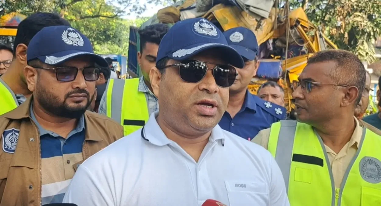 নাটোরে বাস-ট্রাক সংঘর্ষে ১৪ মৃত্যুর ঘটনায় অজ্ঞাত চালকদের বিরুদ্ধে মামলা দায়ের
