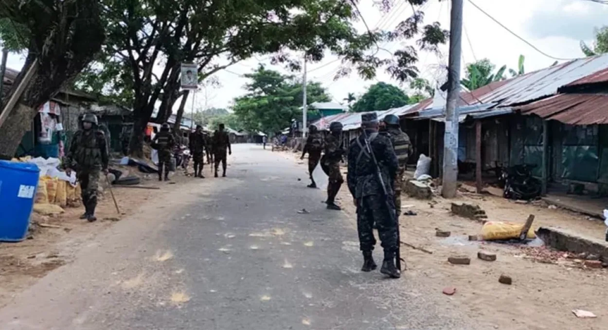সাজেকে অবরোধের মধ্যে আইনশৃঙ্খলা বাহিনীর সঙ্গে গোলাগুলি, নিরাপদে ফিরছেন তিন হাজার পর্যটক