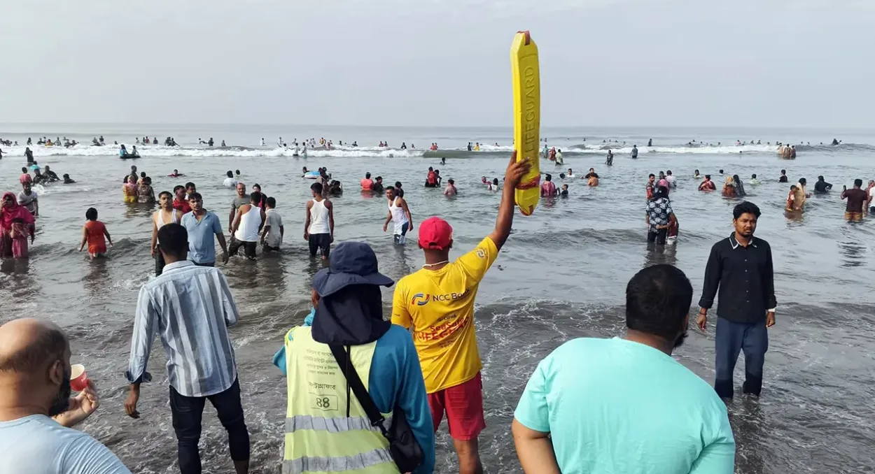 কক্সবাজার সৈকতে জোয়ারের পানিতে ডুবে পর্যটক মৃত্যুর সংখ্যা বেড়ে চারজনে দাঁড়িয়েছে