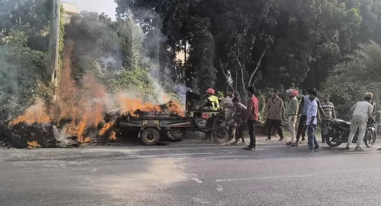 রূপপুর পারমাণবিক বিদ্যুৎকেন্দ্রের কাছে খড়বোঝাই ভুটভুটিতে আগুন ও নিরাপত্তা বাহিনীর নিয়ন্ত্রণ