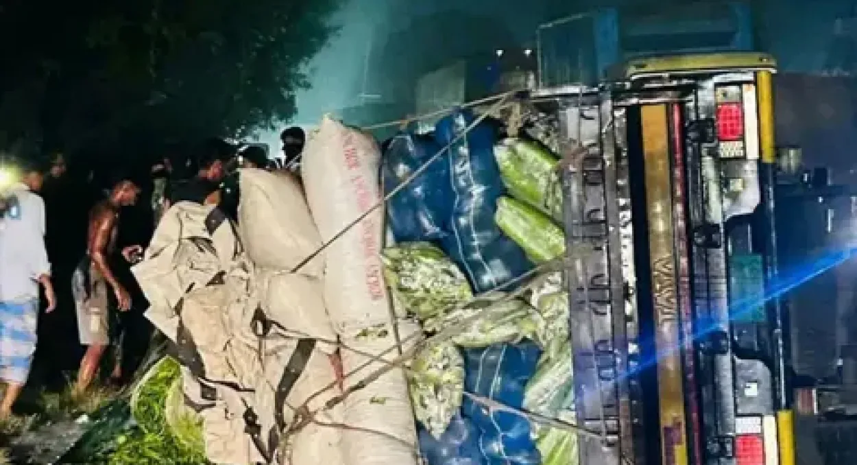 চকরিয়ায় বাস ও পিকআপের মুখোমুখি সংঘর্ষে নিহত ২