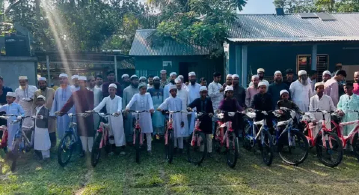 টানা ৪০ দিন মসজিদে নামাজ পড়ে বাইসাইকেল পেল কিশোরগঞ্জের ১৪ শিশু