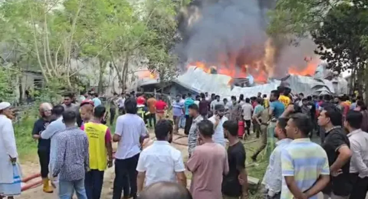 গাজীপুরে সুপ্রিম গার্মেন্টসের কার্টুন গুদামের আগুন নিয়ন্ত্রণে এনেছে ফায়ার সার্ভিসের নয়টি ইউনিট
