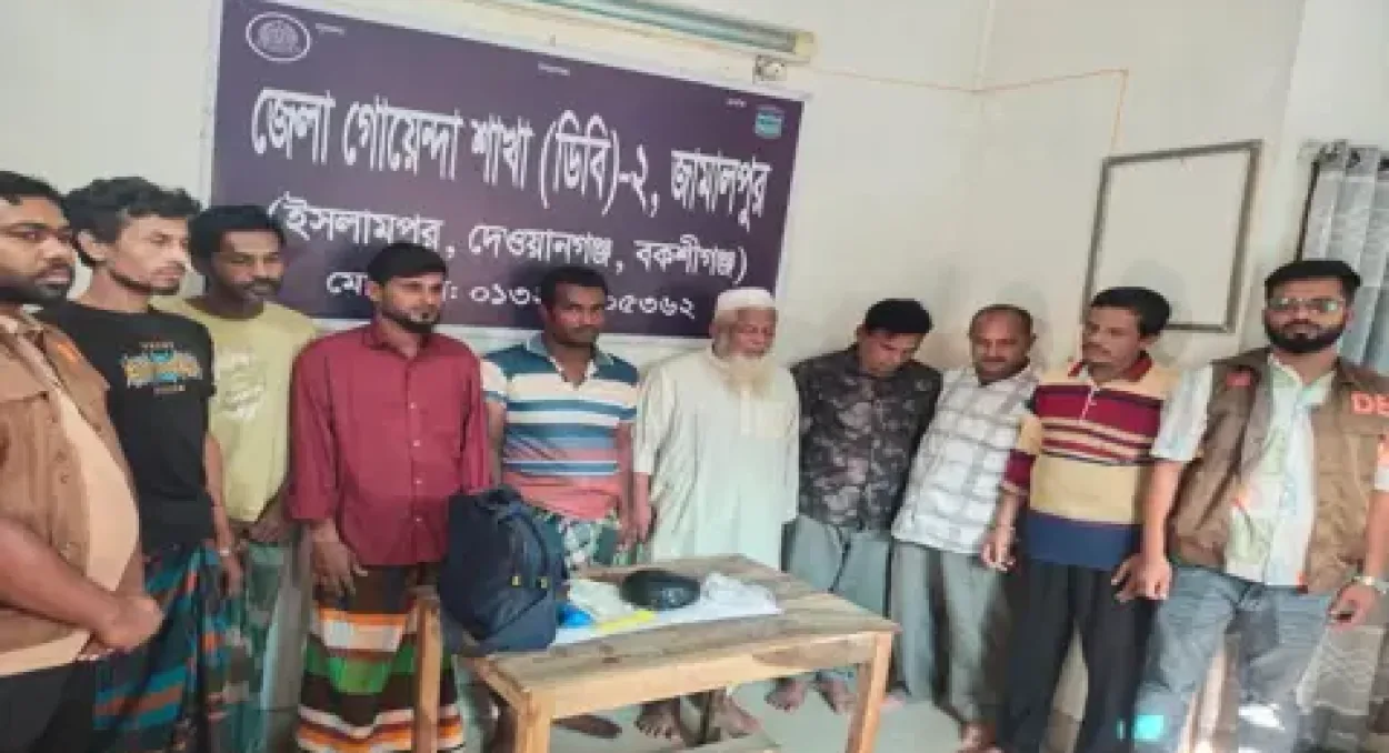 জামালপুরে পৃথক অভিযানে কষ্টিপাথর গাঁজা ও ভারতীয় মদসহ গ্রেপ্তার ১১