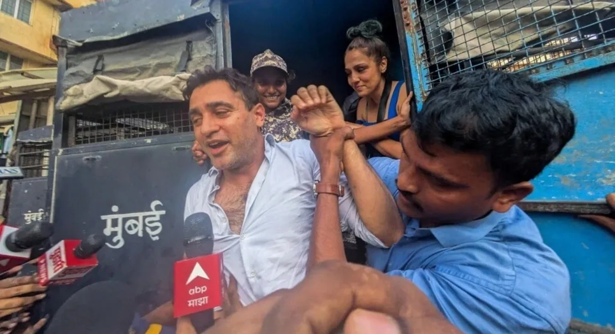 ইমরান খানের ভারত ছাড়ায় স্থগিতাদেশ, বড় ঘোষণা বোম্বে হাইকোর্টের