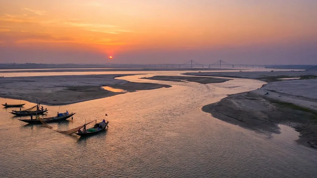 পদ্মা নদী: জীবনের স্রোত, ভাঙনের কান্না আর বাংলার চিরচেনা এক মহাকাব্য