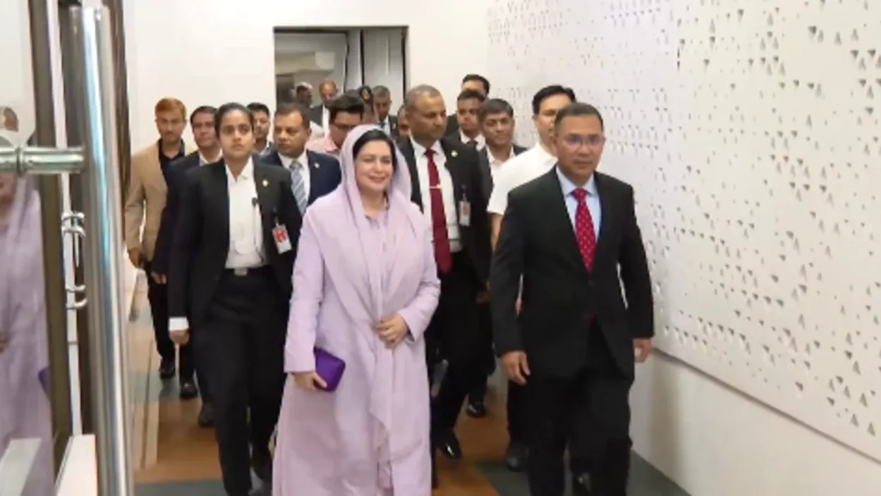 বিমানে যান্ত্রিক ত্রুটি, সফরসঙ্গীদের রেখেই ফিরতে চাননি প্রধানমন্ত্রী