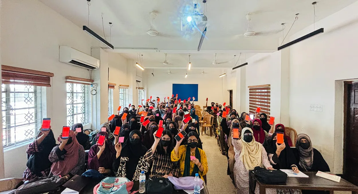 Dhaka University Students Protest Against Teacher Over Discriminatory Conduct Allegations