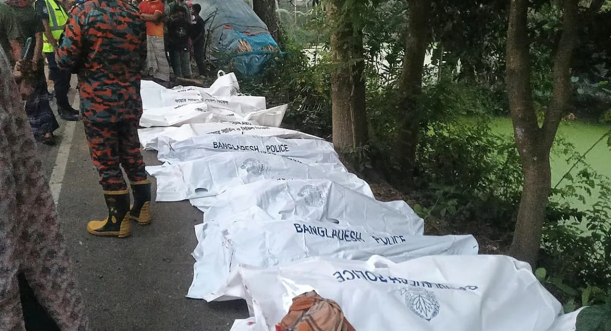 Thirteen Killed in Natore Bus and Truck Collision