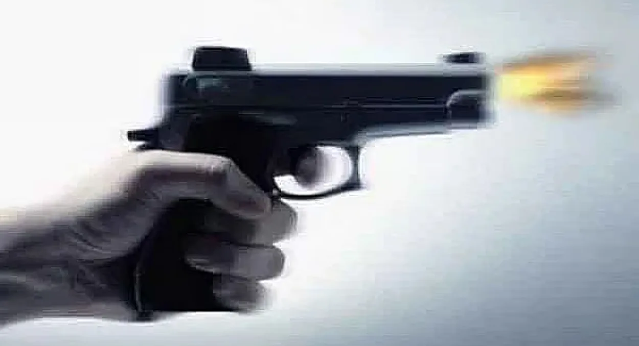 Gunshots Target Singer Asif Akbars Vehicle in Dhaka