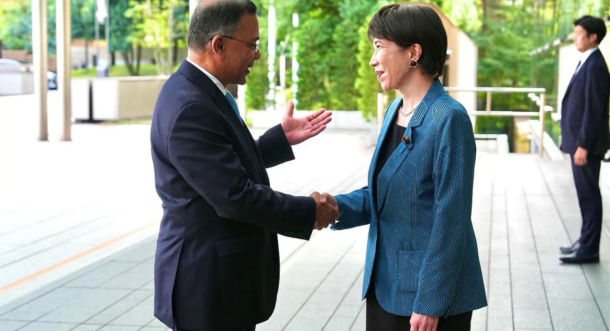 Japanese Prime Minister Sanae Takaichi welcomes Bangladesh Prime Councilor Tarique Rahman in Tokyo