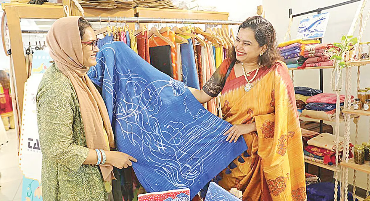 Three Day Sharadiya Craft Fair Begins in Dhanmondi Showcasing Local Heritage