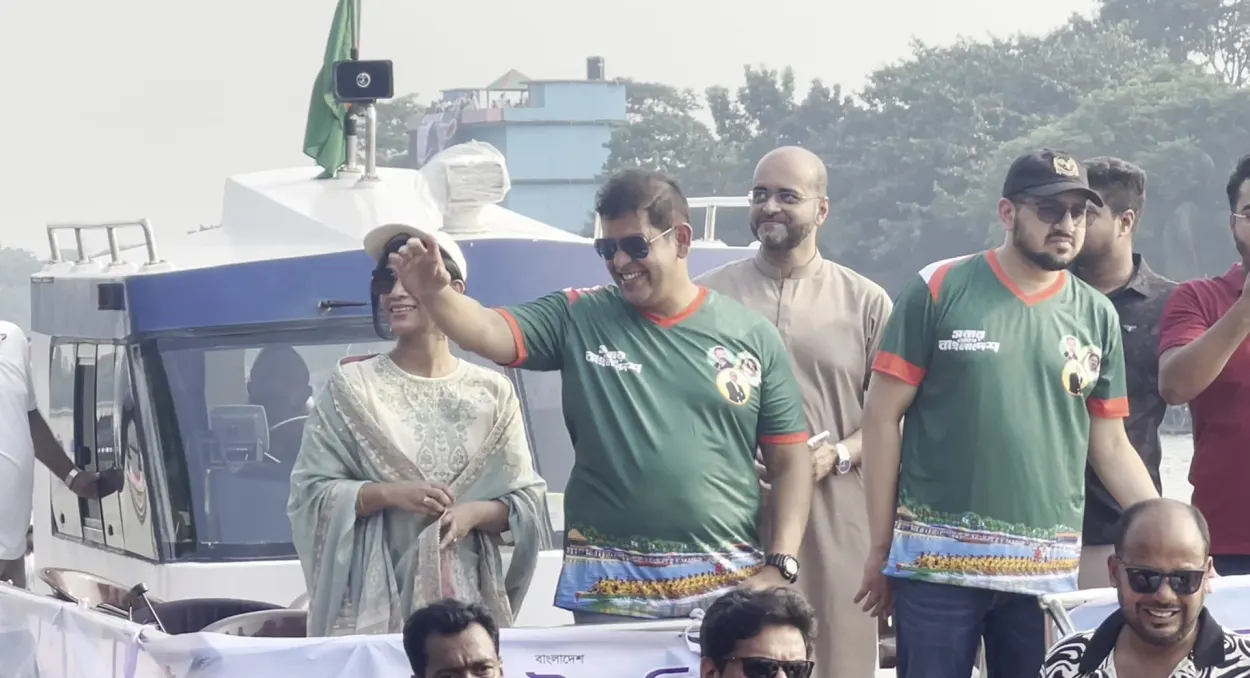 শীতলক্ষ্যায় ঐতিহ্যবাহী নৌকা বাইচ উপভোগ করলেন রূপগঞ্জের হাজারো মানুষ