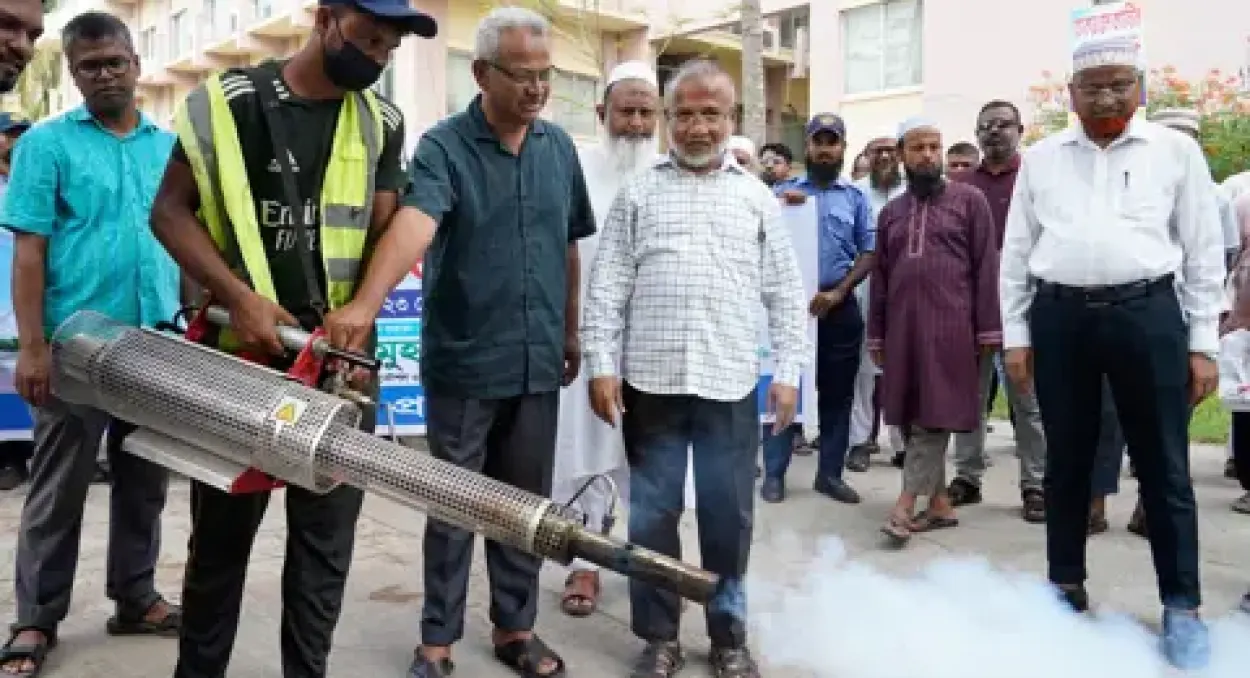 কুয়েটে স্বাস্থ্যকর পরিবেশ ও রোগ প্রতিরোধে সপ্তাহব্যাপী মশক নিধন কার্যক্রম শুরু