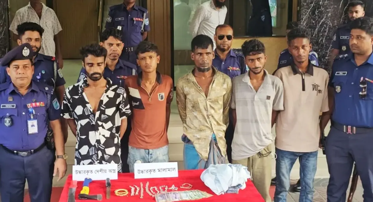 নারায়ণগঞ্জে স্বর্ণের দোকানে দিনদুপুরে দুর্ধর্ষ ডাকাতির ঘটনায় ৫ জন গ্রেপ্তার