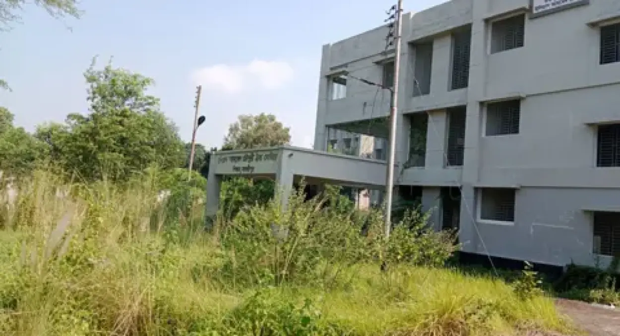 ১২ কোটির ট্রমা সেন্টার উদ্বোধনের তিন বছরেও অচল, চুরি হচ্ছে মূল্যবান সামগ্রী