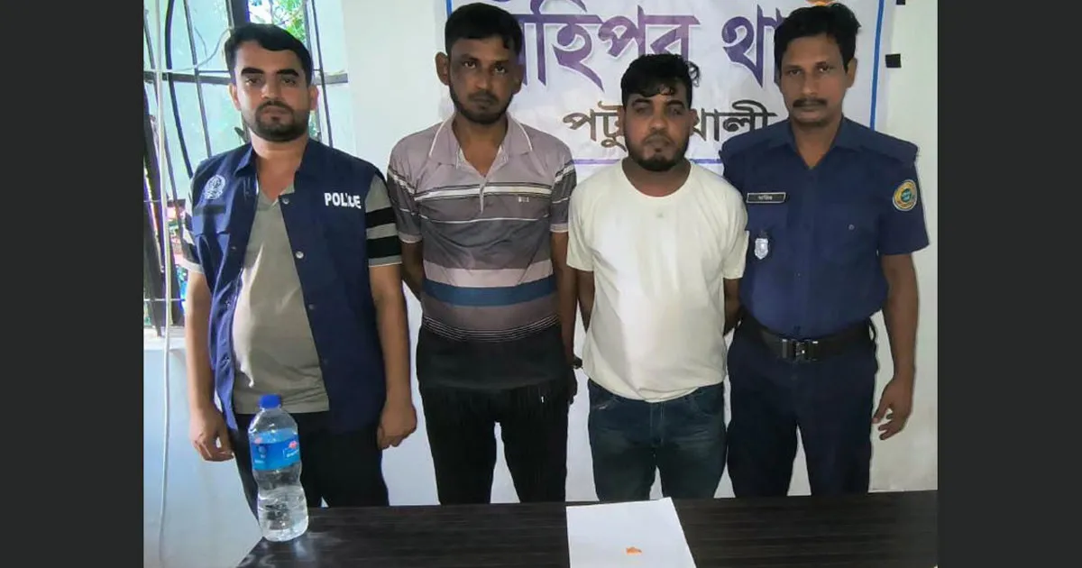 কুয়াকাটায় চৌদ্দ পিস ইয়াবাসহ দুই মাদক কারবারি গ্রেপ্তার