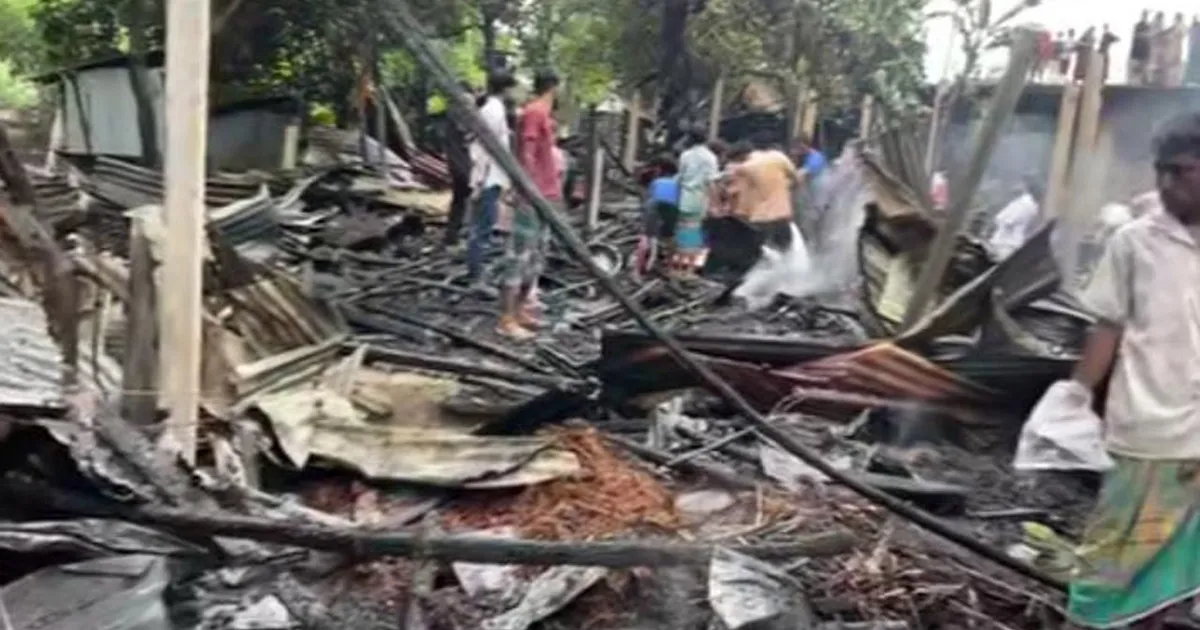 রায়পুরে মাদকাসক্ত যুবকের দেওয়া আগুনে ১৭ পরিবার ও ব্যবসাপ্রতিষ্ঠান নিঃস্ব