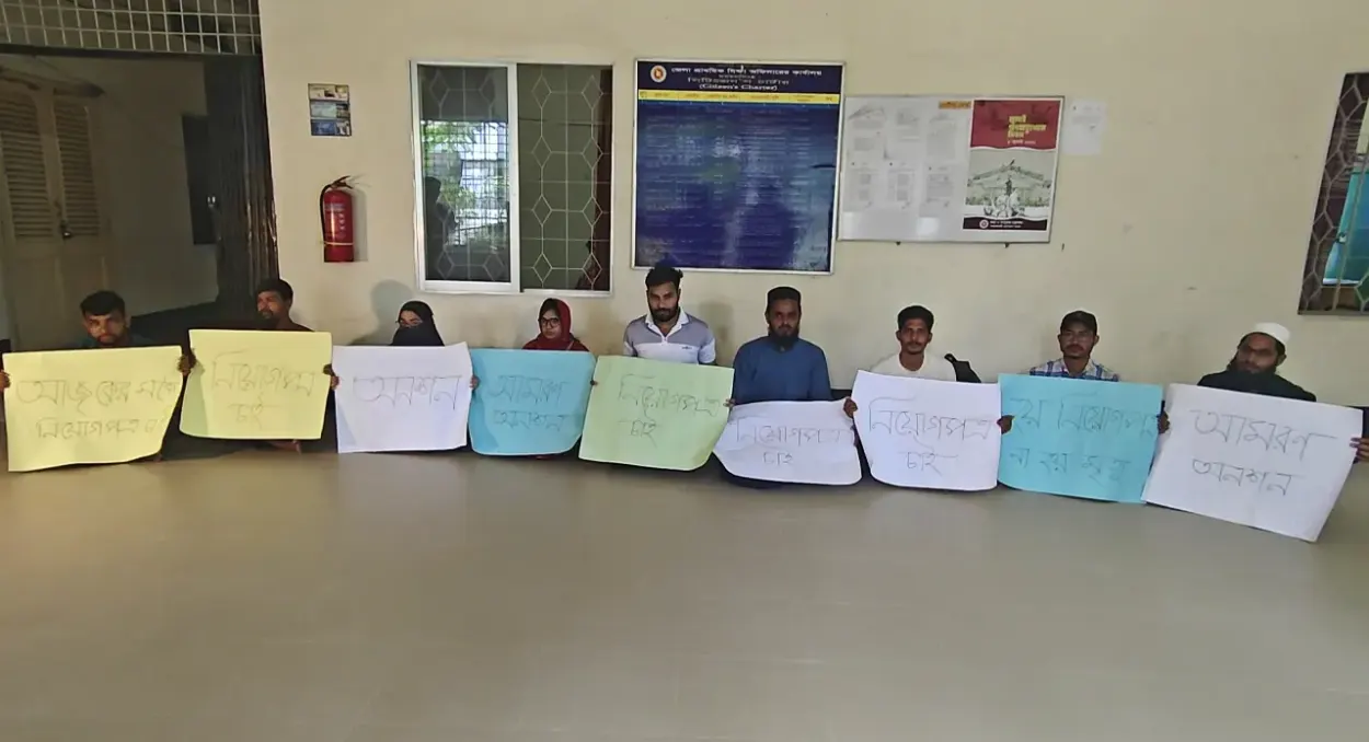 এনএসআই জটিলতা কাটিয়ে ময়মনসিংহে প্রাথমিক সহকারী শিক্ষক হিসেবে নিয়োগ পেলেন ২০ প্রার্থী