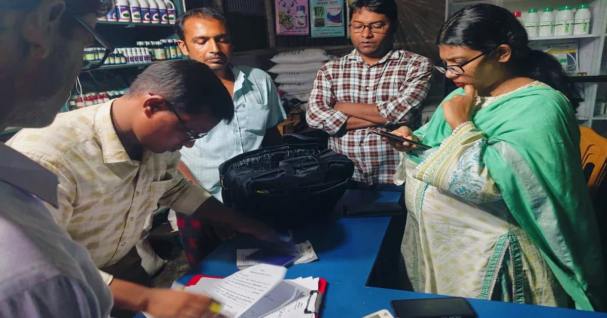 সিংড়ায় অবৈধ সার মজুত ও অতিরিক্ত দাম আদায়, চার ব্যবসায়ীর কারাদণ্ডসহ অর্থদণ্ড