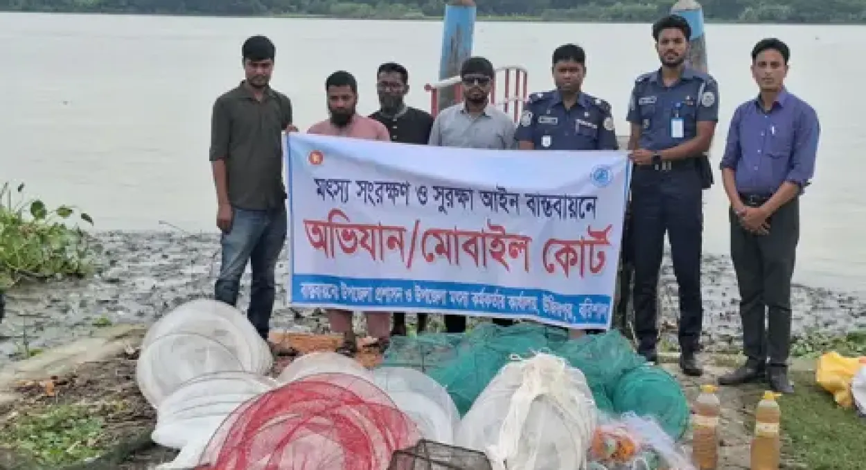 উজিরপুরে সন্ধ্যা নদীতে অভিযান চার লাখ টাকার অবৈধ জাল জব্দ ও ধ্বংস
