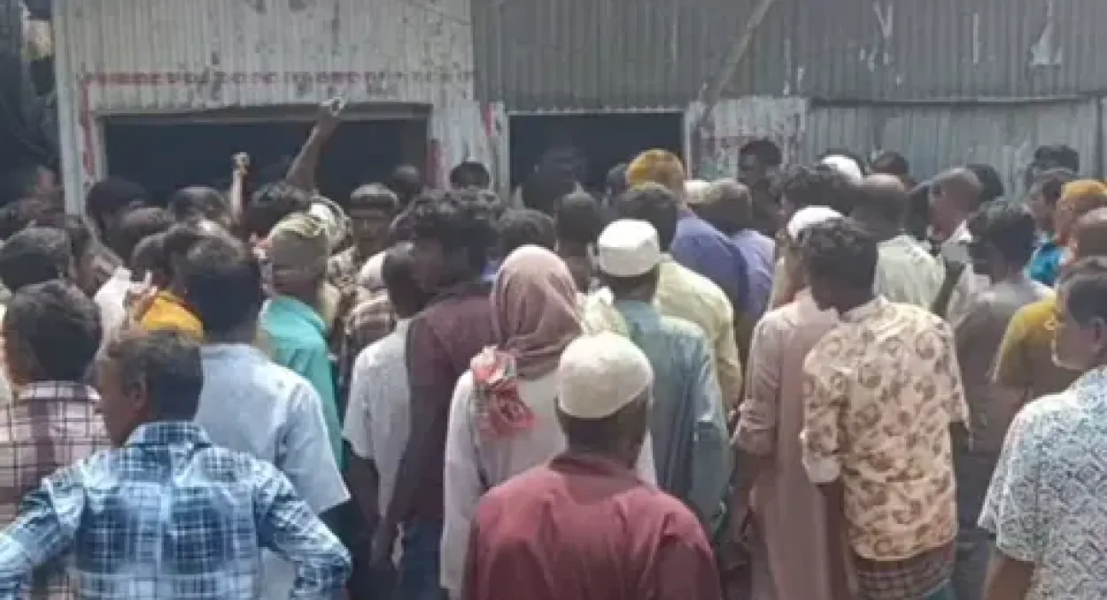 কুড়িগ্রামের চর রাজিবপুরে অতিরিক্ত দামে সার বিক্রি ও লুটপাট, কৃষকদের বিক্ষোভ ও ডিলারকে শোকজ
