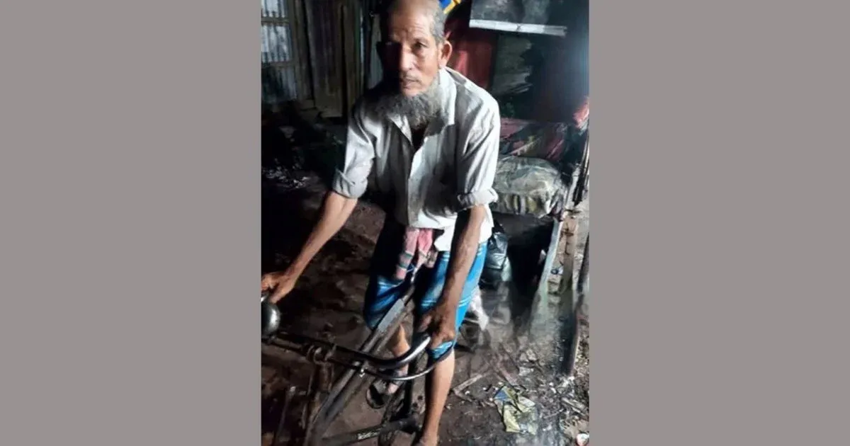 অটোরিকশার ভিড়ে হারিয়ে যাওয়া প্যাডেল রিকশার শেষ সারথি ৭১ বছরের মোহাম্মদ উল্লাহ