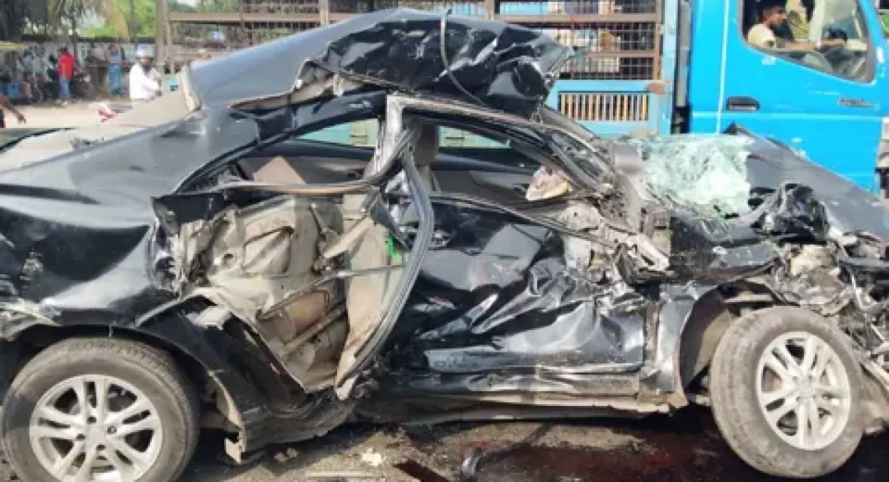 গজারিয়ায় বাস ও প্রাইভেটকারের সংঘর্ষে চারজন নিহত ও পাঁচজন আহত