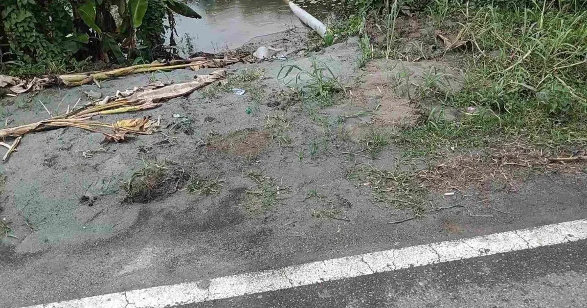 বোরহানউদ্দিনে মহাসড়ক ফুটো করে পাইপ স্থাপন, ধসের শঙ্কা