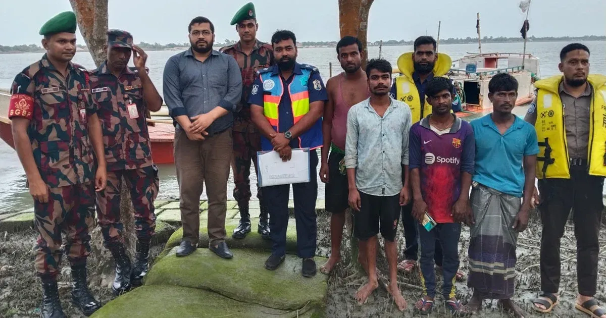 শ্যামনগরে খোলপেটুয়া নদী থেকে অবৈধ বালু উত্তোলন, ভ্রাম্যমাণ আদালতে ৫০ হাজার টাকা জরিমানা