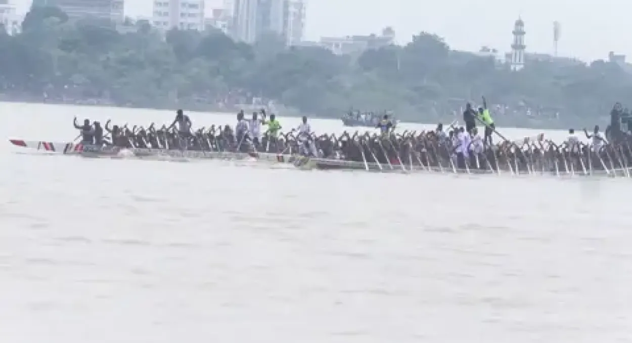 কুষ্টিয়ার গড়াই নদীতে তিন দিনের ঐতিহ্যবাহী নৌকা বাইচ শুরু