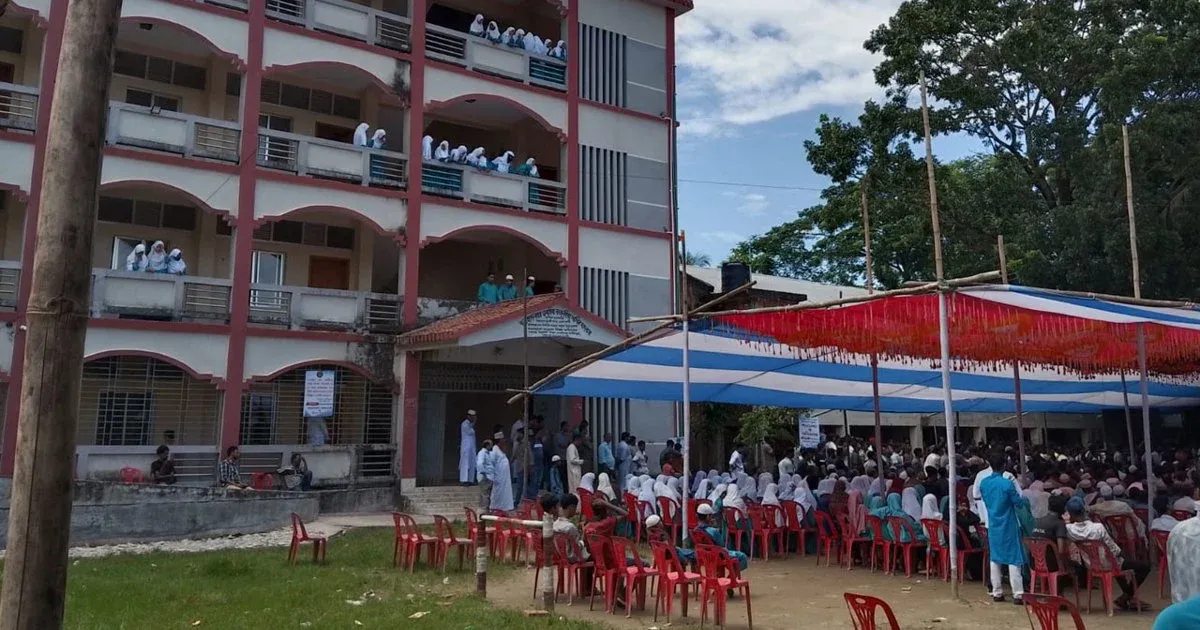 শিক্ষাপ্রতিষ্ঠান বন্ধ রেখে ফেনীতে যুবদল নেতার স্মরণসভা, উপস্থিত ছিলেন বিএনপির শীর্ষ নেতা