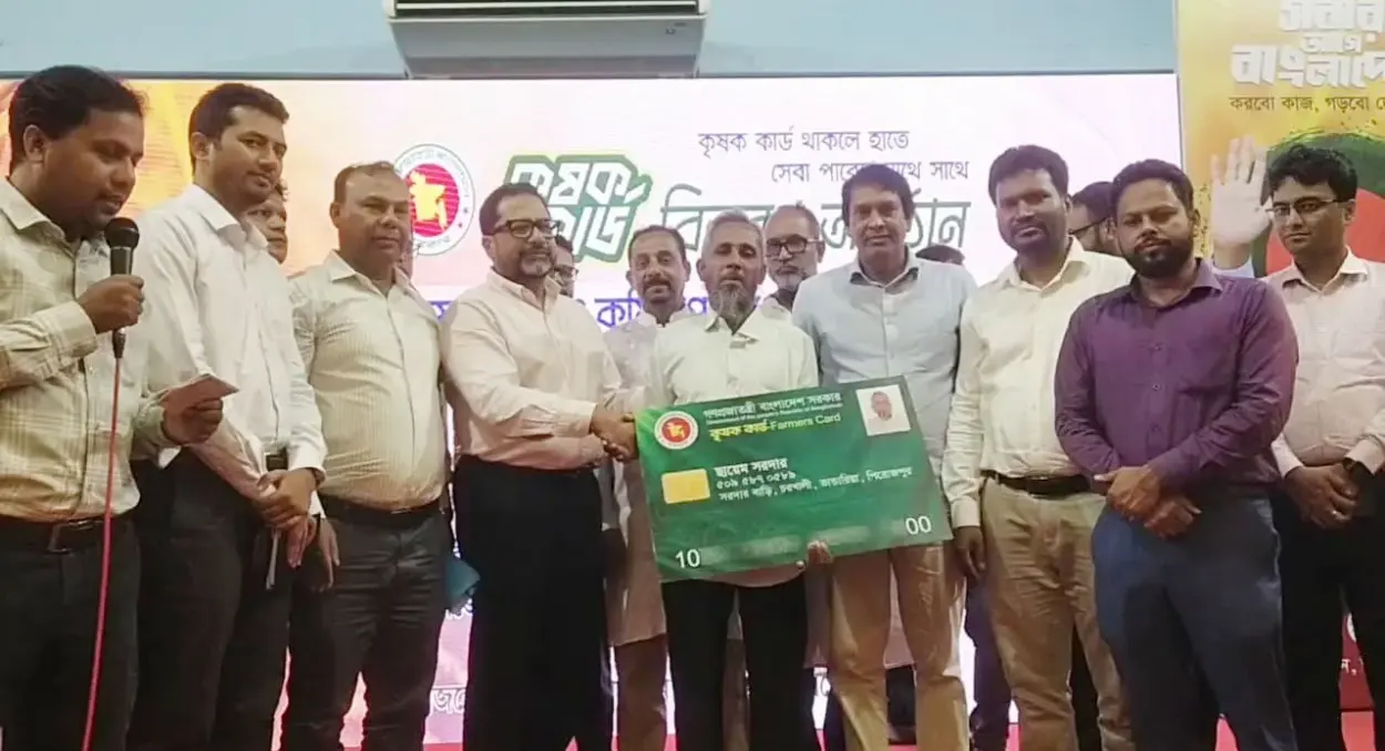 পিরোজপুরে ১৬২৪ কৃষকের মাঝে কার্ড ও কৃষি উপকরণ বিতরণ