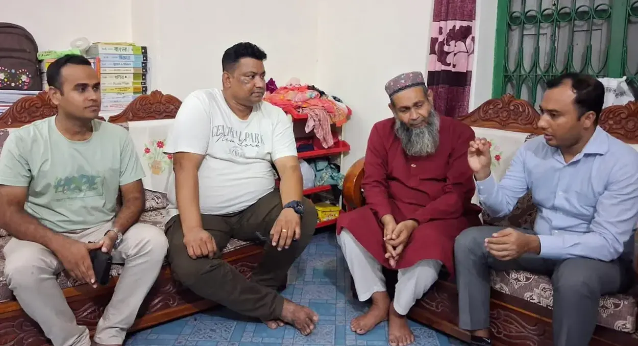 প্রধানমন্ত্রীর নির্দেশনায় সসম্মানে বাড়িতে ফিরলেন কুষ্টিয়ার সেই শিক্ষক গোলাম কিবরিয়া লালন